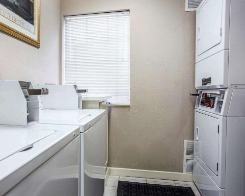Quality Suites Buckhead Village image 9