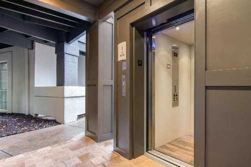 Quality Suites Buckhead Village image 2